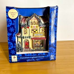 HP🎉Holiday Seasons Victoria Falls "Café" Porcelain Lighted House Interior View.